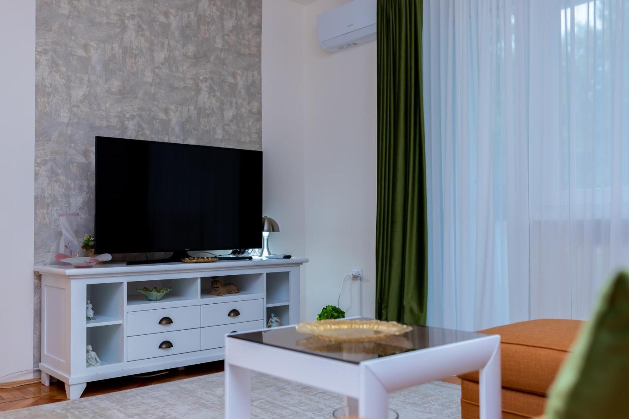 Apartament Octavia Hunedoara Exterior photo